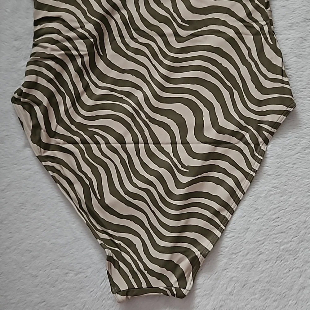 *NWT* Andie The Capri One Piece Swimsuit - Picture 9 of 13
